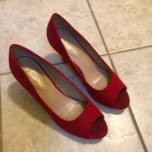 Red heeled dress shoes